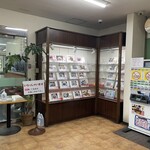 亀山トラックステーション  - 店舗前。券売機あります。