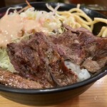 Bifuteki Shokudou Hiroki - 初日は880円のステーキ丼