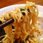 このちぢれ麺がｽｰﾌﾟによぉ合うんですわ