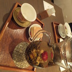 天福茗茶 - 双龍戯珠お茶菓子付き　750円