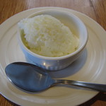 GRAND DELI - お口直しは、ヨーグルトのシャーベットです。濃厚で、ほのかな甘みがいいですね。