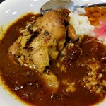 Sukiya - 炭火焼きほろほろチキンカレー(並盛) 700円(通常750円)