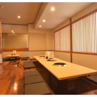 The spacious interior accommodates a variety of occasions ◎Private rooms and private rooms reserved & parking available