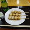 鬼面庵 - ホタテ串。天ぷら油で素揚げにして、天つゆが掛かっています。