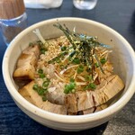 Menya Hatsugai - 炙りちゃーしゅう御飯