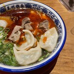 蘭州拉麺 一天一面 - 水餃子入り蘭州拉麺（アップ②）