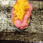 新橋 天鮨 - トロたく海苔巻き
