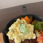 Cafe petit pas - 料理写真:アボカドタルタルソース