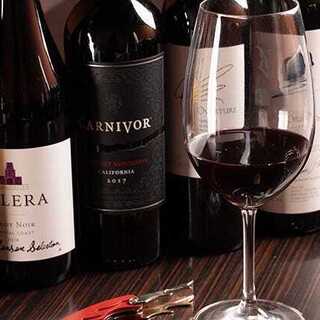 ワインを中心に多彩なドリンクをご用意。ペアリングもご提案可◎