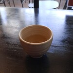 カフェドムッシュ - 昆布茶を出してくれました