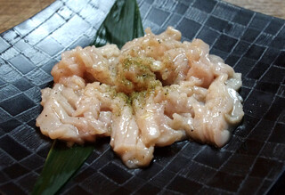h Sumibiyakiniku Gyuu Gyuu Tei - 特製の塩ダレと山椒がミノの美味しさを引き立てます