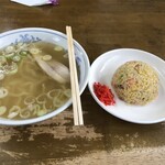 まるQ - チャーハンセット、950円。ラーメンは、食べ始めていました。