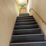 まつや食堂 - 二階の広間へご案内。