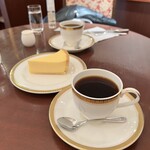銀座トリコロール 玉川高島屋SC店 - ブレンドコーヒーとタルトフロマージュ
