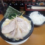 Yokohama Ramen Shouya - ネギチャーシューメン中盛(塩)1340円 大ライス200円