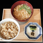 Obuse Yoritsuki Ryourikurabu Ginza - 羽釜イワナときのこの玄米炊き込みご飯