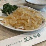 菜香新館 - コリコリけど柔らかめ 薄味　テーブルの色々調味料で味＋もあり