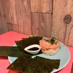 牛肉寿司 海鮮 串天ぷら酒場 レレレ - 炙りネギトロバター 中に卵が入ってる！！