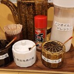 とんかつ 七十朗 - 調味料たち