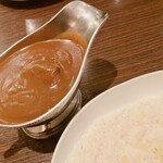 欧風カレー ソレイユ - 写真だとわかりにくいがお肉たっぷりルー