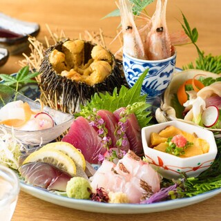 Enjoy seasonal ingredients and fresh fish from all over the country, mainly Miyagi Prefecture. There are also courses