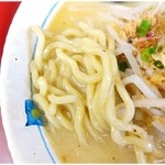 波 - ぶっとい麺。でもゴワゴワって感じじゃないです。すごく滑らか。