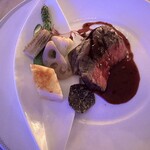パレスホテル東京 - 鹿児島産和牛フィレ肉のグリエジャガイモのドフィノワーズ
      季節の温野菜芳醇なトリュフソースとともに