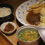 下関鯨屋 日新丸 - サービスランチ(鯨のハンバーグランチ)