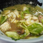 家系ラーメン 近藤家 - キャベチャー投入