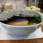 家系ラーメン 近藤家 - チャーシューメン 中盛、海苔増し