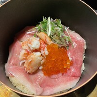 牛に金棒 麻布十番 - 近江牛サーロイン、ズワイガニ、いくらの炊き込みご飯