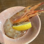 酒と魚と炙焼 新宿ろじ - お通し(醤油かけた後)