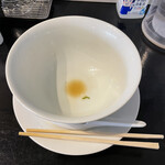 カネキッチン ヌードル - ごちそうさまでした。
      最高でした。旨い‼️
      もちろんスープまで、、、飲み干して完食です。
      口コミを読んでいると、徐々に進化を繰り返しているようですね。今後も期待のお店です。