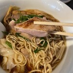 カネキッチン ヌードル - 表面を少し炙っているのか、この均一な鴨肉質。見ただけで旨いって分かりますよね（写真参照）