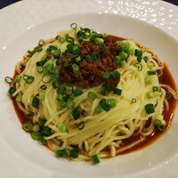 赤坂 四川飯店 - 本場四川の汁なし担々麺