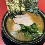 家系ラーメン王道 いしい - 豚骨しょうゆラーメン！