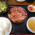 炭火焼肉 せん - 黒毛和牛せんカルビランチ¥980(税別)