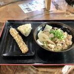 手打ちセルフうどん 海侍 - しっぽく、おにぎり（炒飯）、ちくわ合計800円