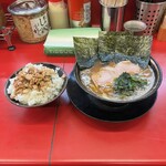 豚骨醤油ラーメン 王道家 - 