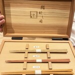 鮨 にし岡 - 本日のお箸(栗木・紅木・マラス)選んでお土産に