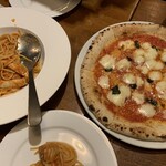 サルーテ - 左：渡蟹のトマトクリームパスタ　　右：マルゲリータ