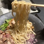 鶏soba座銀 神楽坂東京本店 - 少し加水率のある、モチっとした麺
