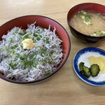 食堂 遊覧亭 - 釜揚げしらす丼(1000円)