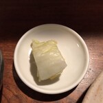 とんかつ かつせい - 白菜の浅漬けお新香。