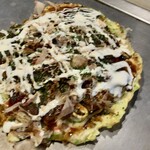 Okonomiyaki Michikusa - 2種ミックス（豚・イカ）お好み焼き