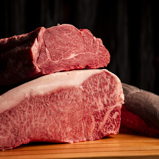 【厳選牛は肉質・脂が良質で深い味わいの黒毛和牛雌牛を使用】
