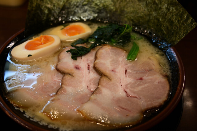 Yokohama Iekei Ramen Maruoka Shoten Higashishinmachiten photo 3