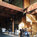 ブルーボトルコーヒー - 店内　コーヒーはハンドドリップみたい