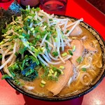 ラーメン 厚木家 - 今日もおいしかった。モヤシのサクサク感とネギの相性が最高。スープに、浸してくたっとさせてもよい。