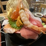 鬼平せんぎょてん - 料理写真:GENJITSU丼のネタ